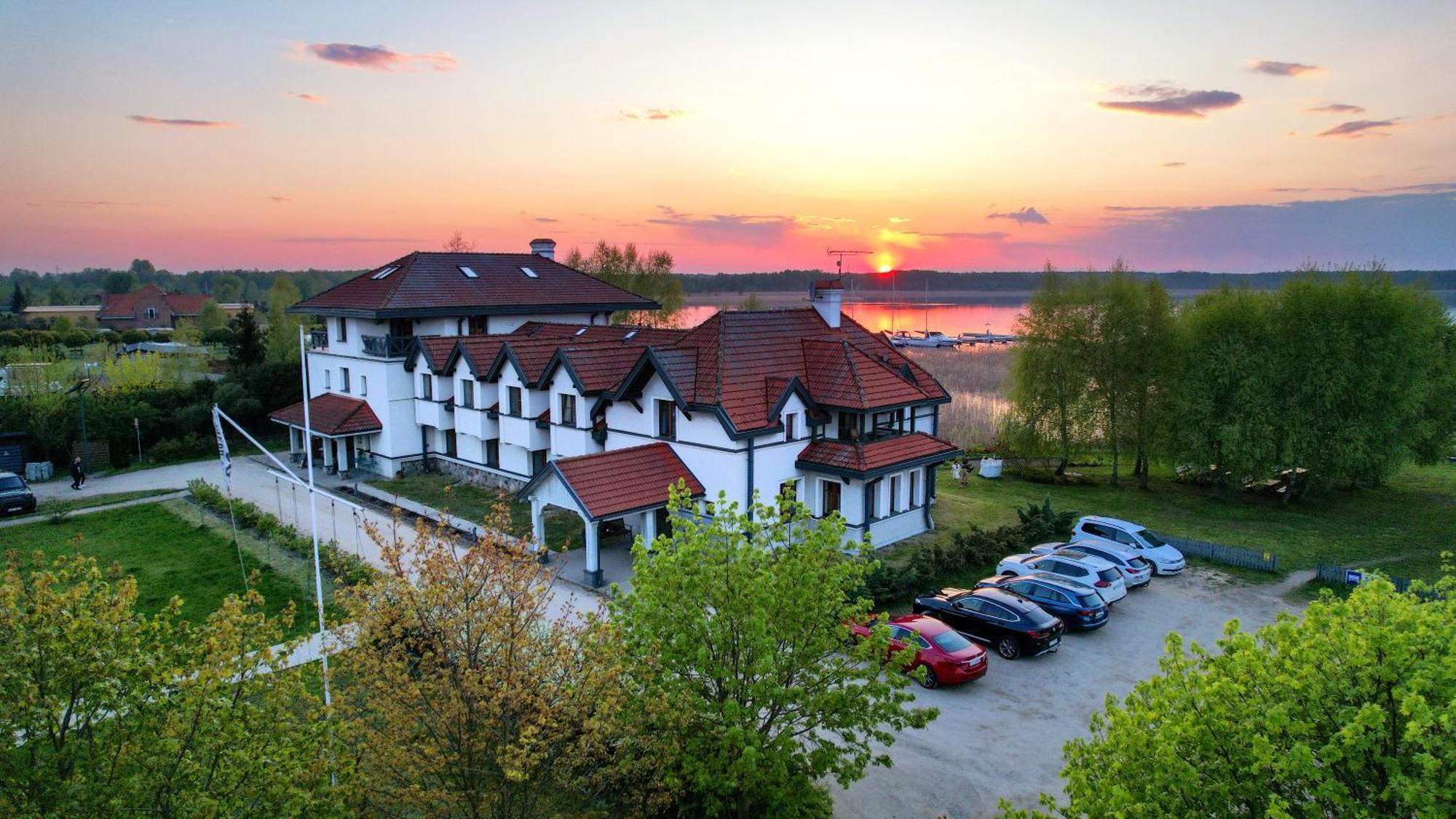 Hotel Joseph Conrad Pisz Exterior foto